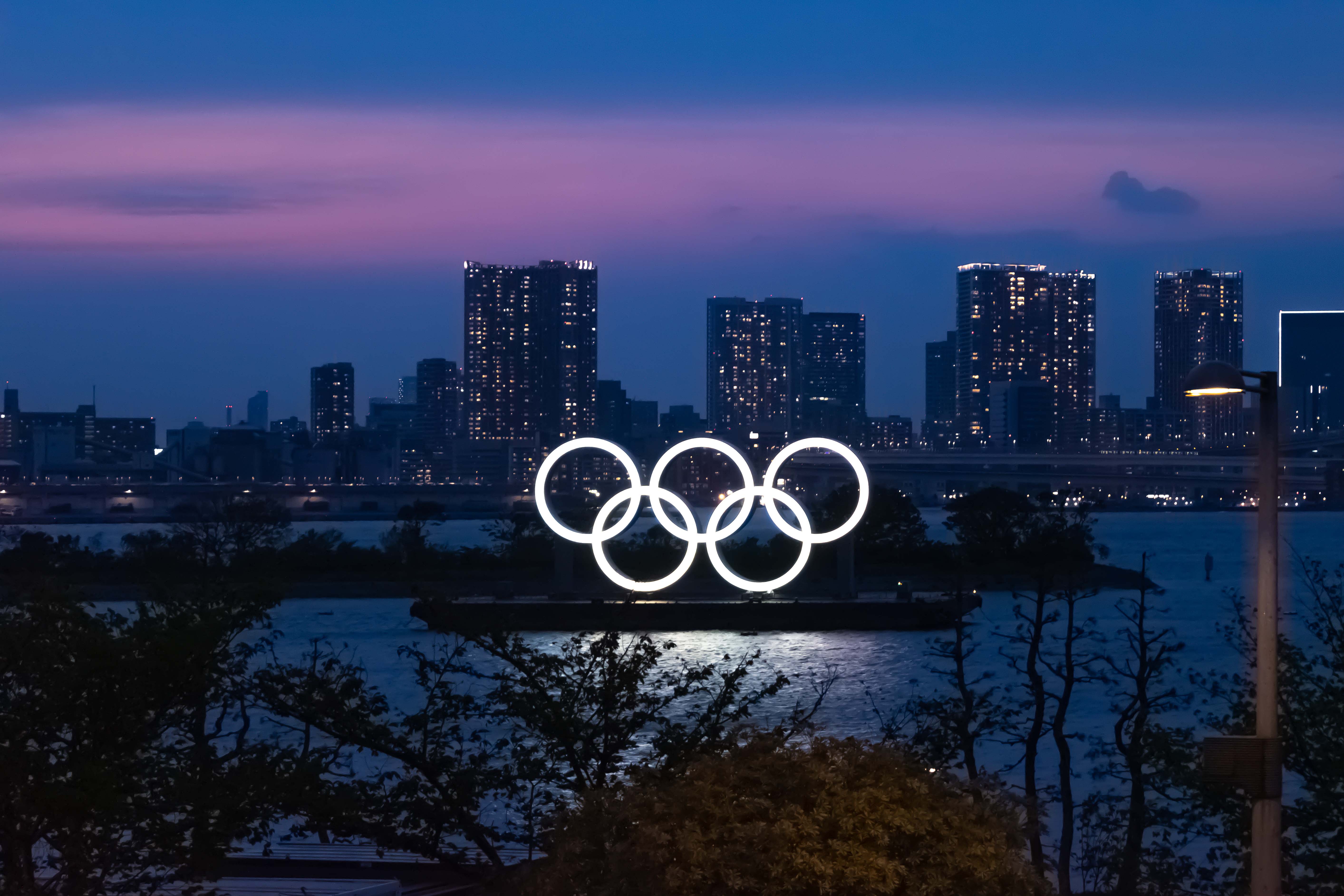 ライトアップされた東京オリンピックシンボル フリー写真素材 Canvaspace